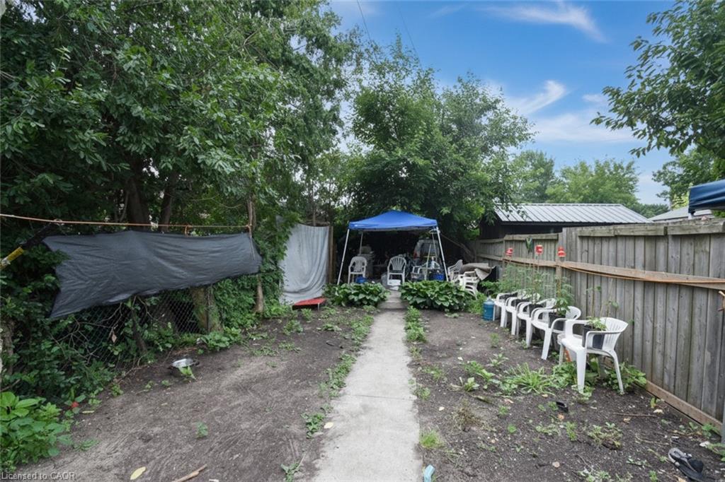 22 Picton Street E Property Photo 29