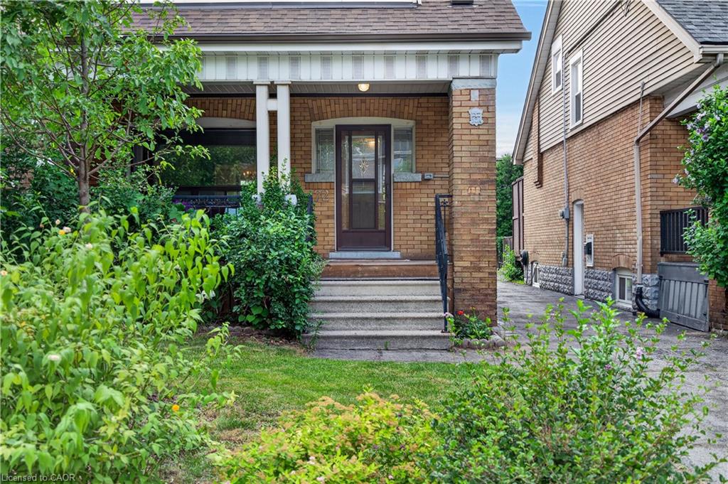 172 Kensington Avenue S Property Photo 3