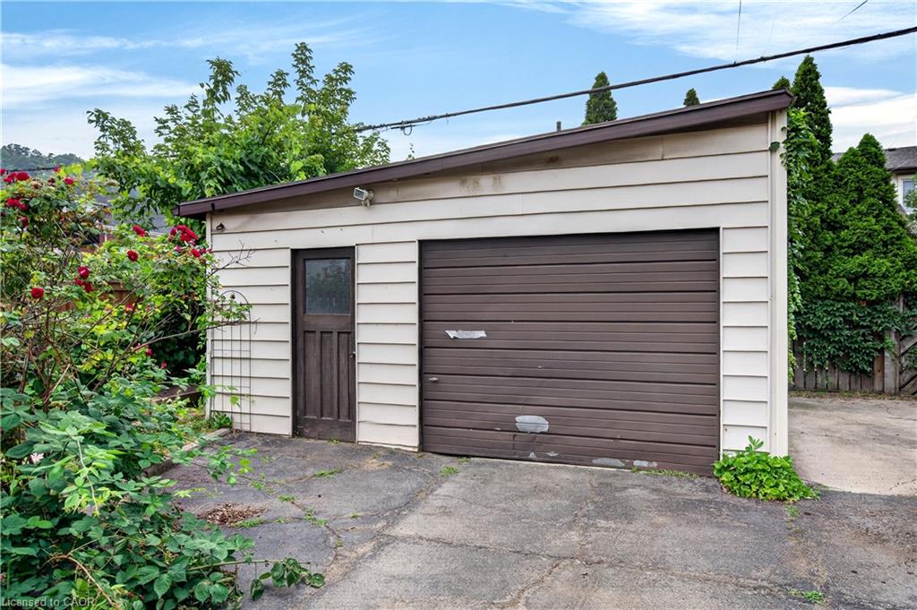 172 Kensington Avenue S Property Photo 42