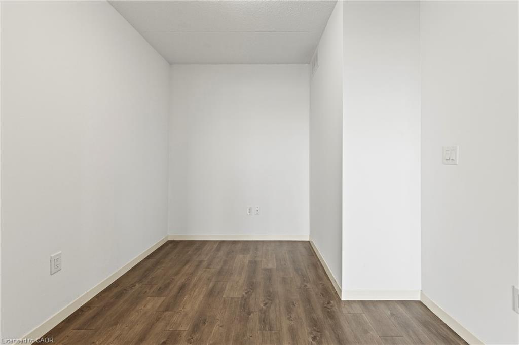 706-220 Cannon Street E Property Photo 6