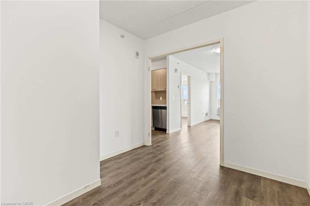 706-220 Cannon Street E Property Photo 7