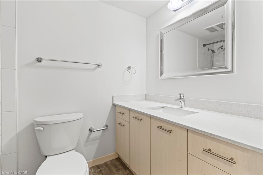 706-220 Cannon Street E Property Photo 9