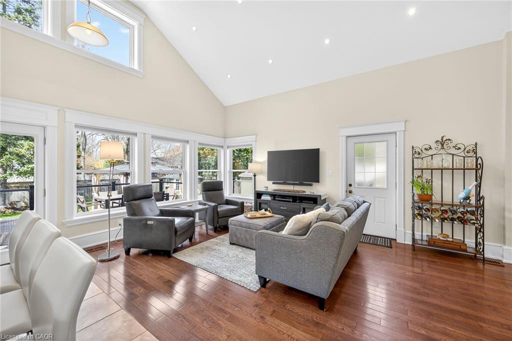 46 Bay Street Property Photo 13