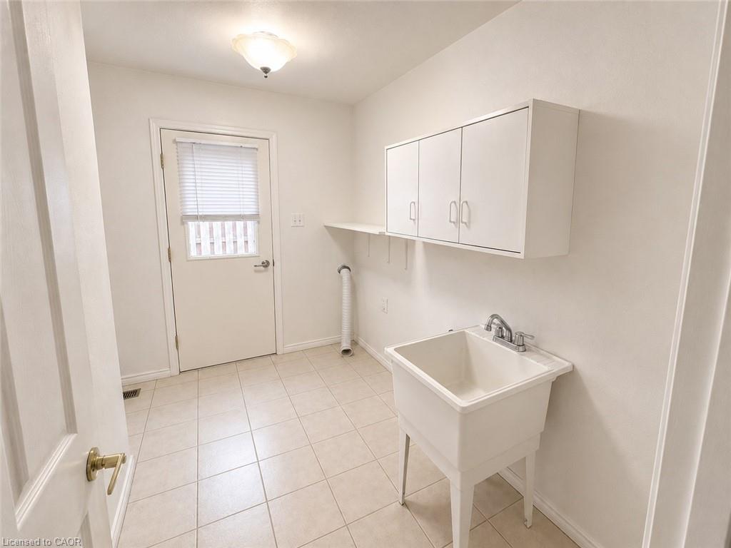 10 Jeanette Avenue Property Photo 9