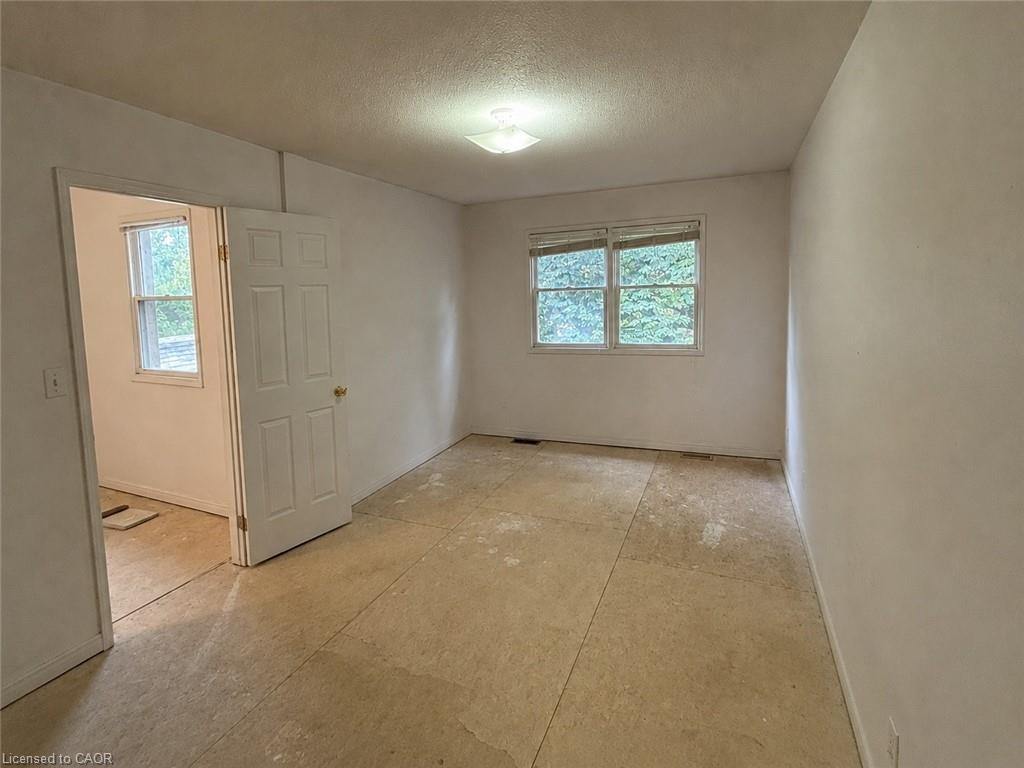 10 Jeanette Avenue Property Photo 10