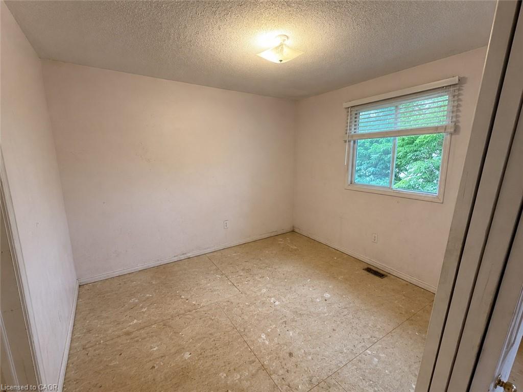 10 Jeanette Avenue Property Photo 16