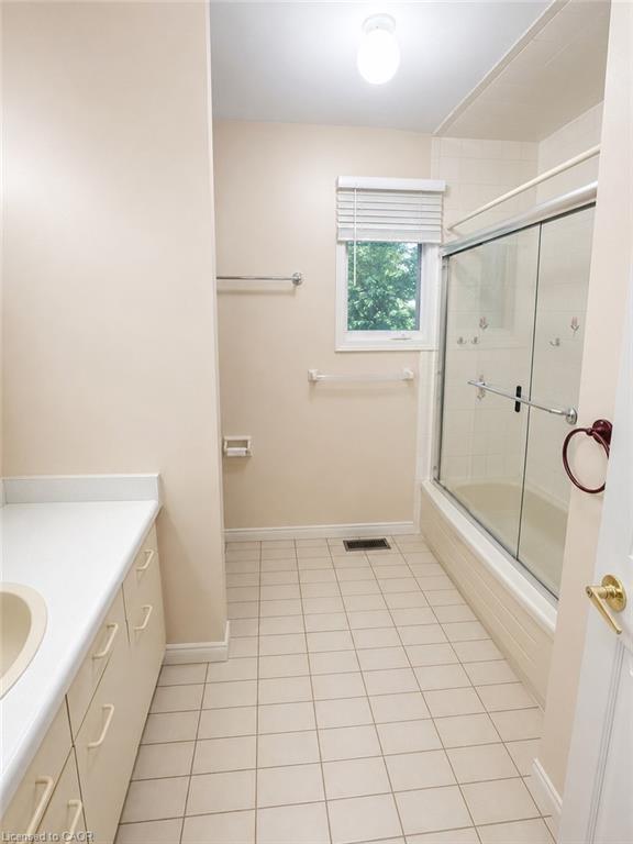 10 Jeanette Avenue Property Photo 17
