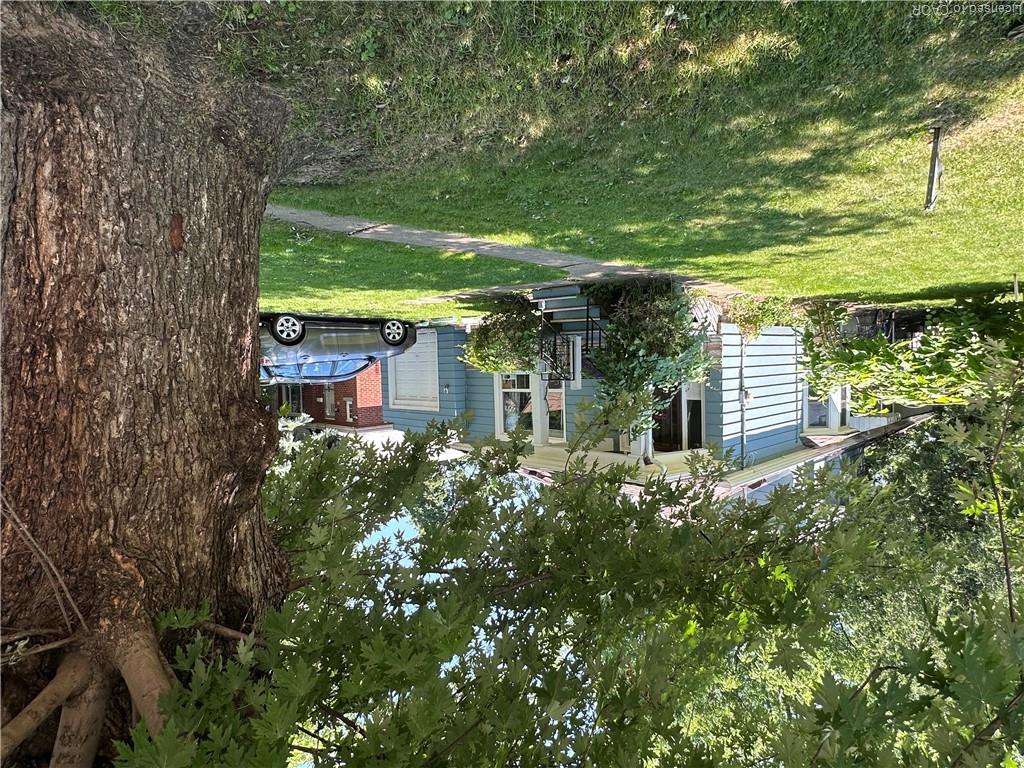9 Norfolk Street N Property Photo 6