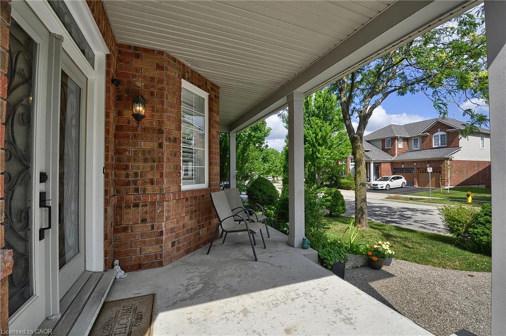 27 Dellgrove Circle Property Photo 5