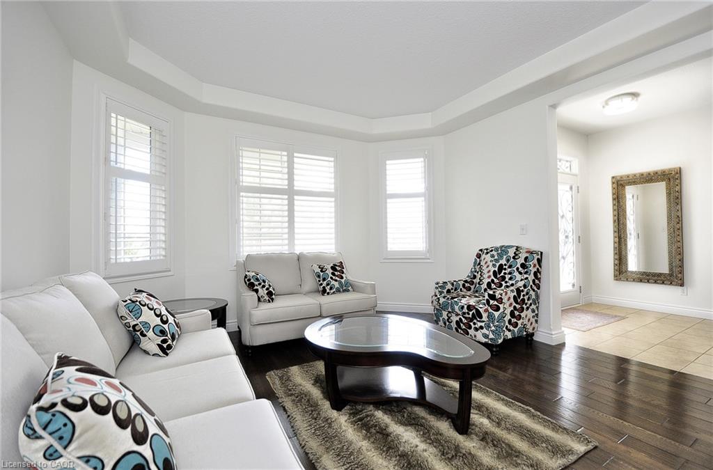 27 Dellgrove Circle Property Photo 8