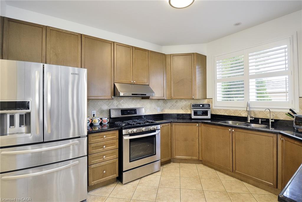 27 Dellgrove Circle Property Photo 12