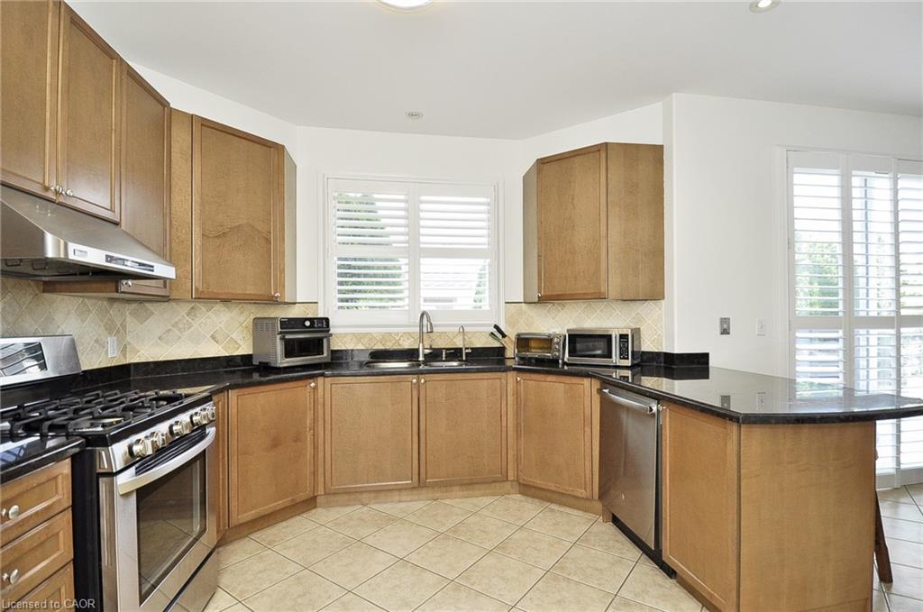 27 Dellgrove Circle Property Photo 15