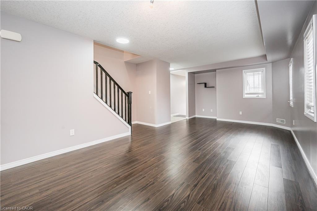 B-224 Jessica Crescent Property Photo 5