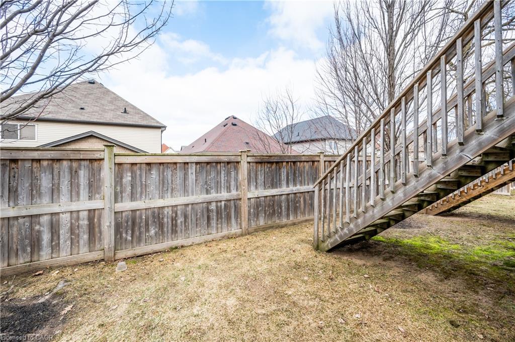 B-224 Jessica Crescent Property Photo 32
