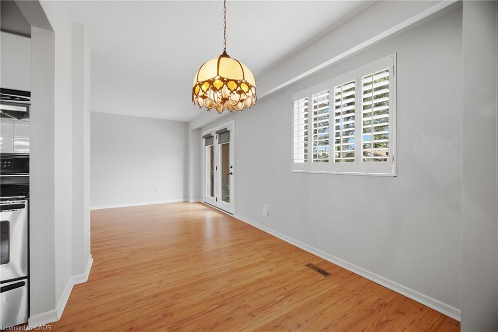 667 Green Meadow Crescent Property Photo 8