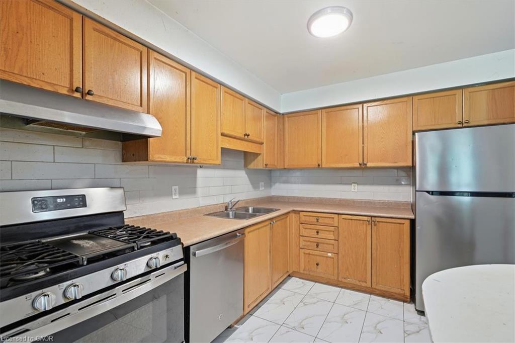 15 Roehampton Crescent Property Photo 9