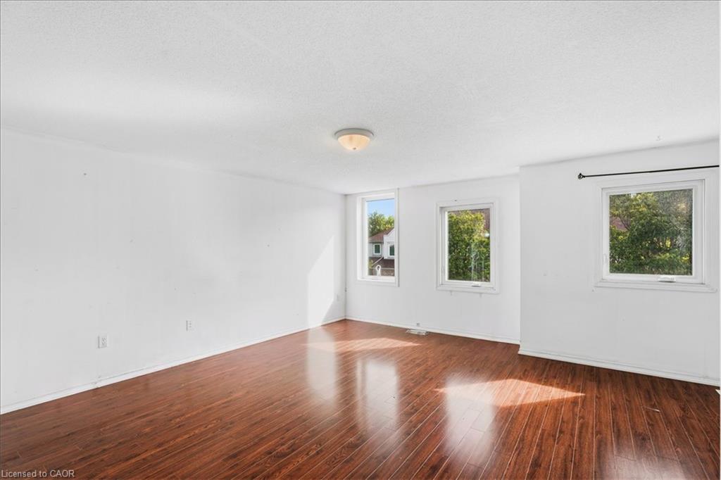 15 Roehampton Crescent Property Photo 14