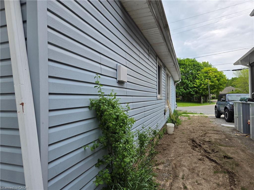 303 Ridge Road S Property Photo 7