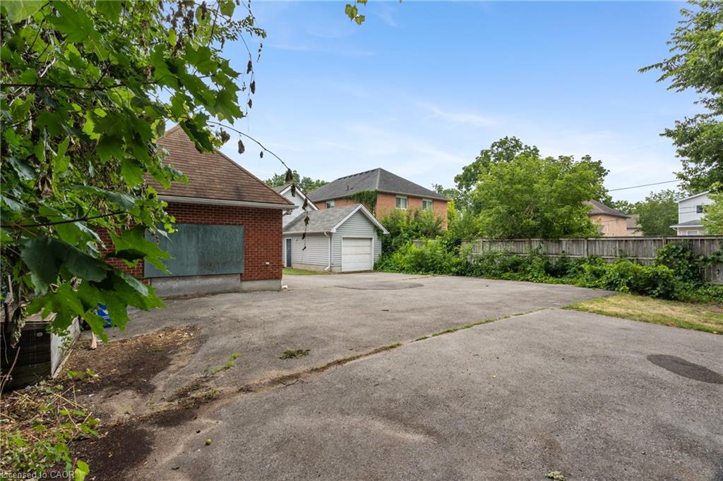 25 Saunby Street Property Photo 44