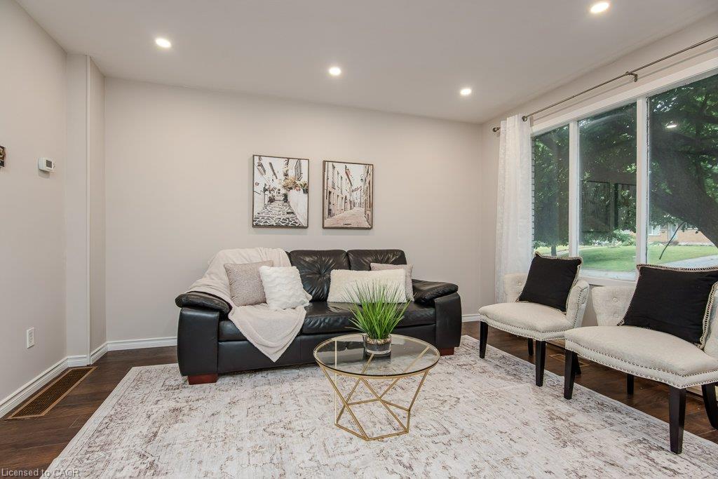 A-185 Cedarvale Crescent Property Photo 3