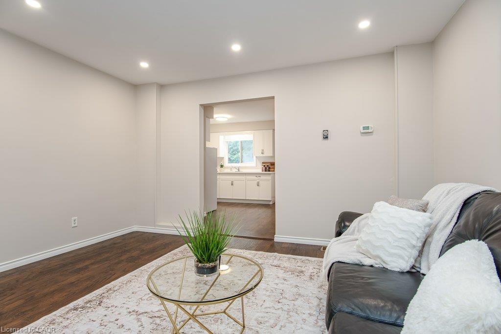A-185 Cedarvale Crescent Property Photo 7