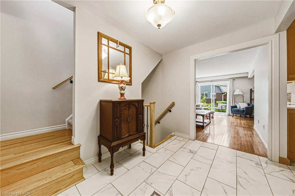 5-467 Woodview Road Property Photo 6