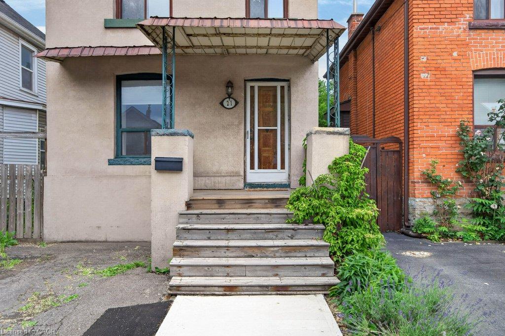 21 East Bend Avenue N Property Photo 4