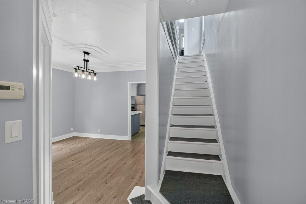 21 East Bend Avenue N Property Photo 8
