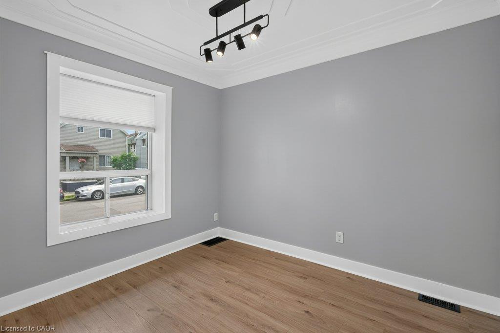 21 East Bend Avenue N Property Photo 10