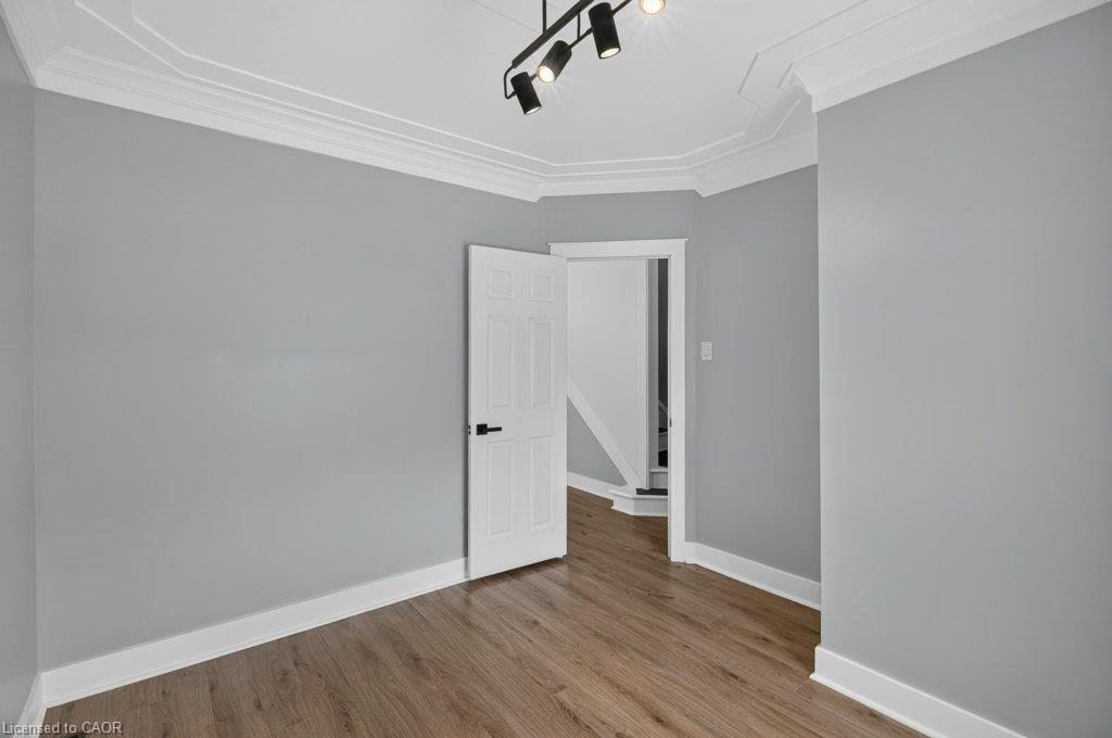 21 East Bend Avenue N Property Photo 13