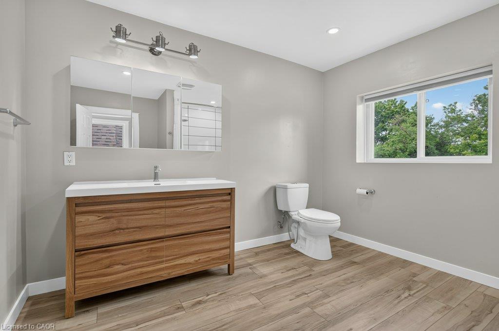 21 East Bend Avenue N Property Photo 31