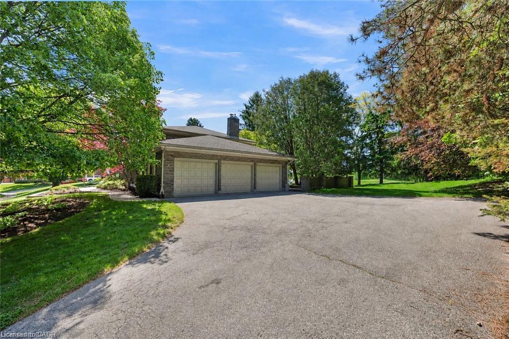 61 Huntley Crescent Property Photo 5