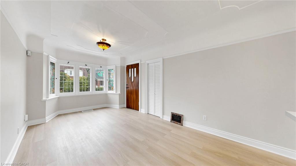 59 Longwood Road N Property Photo 4