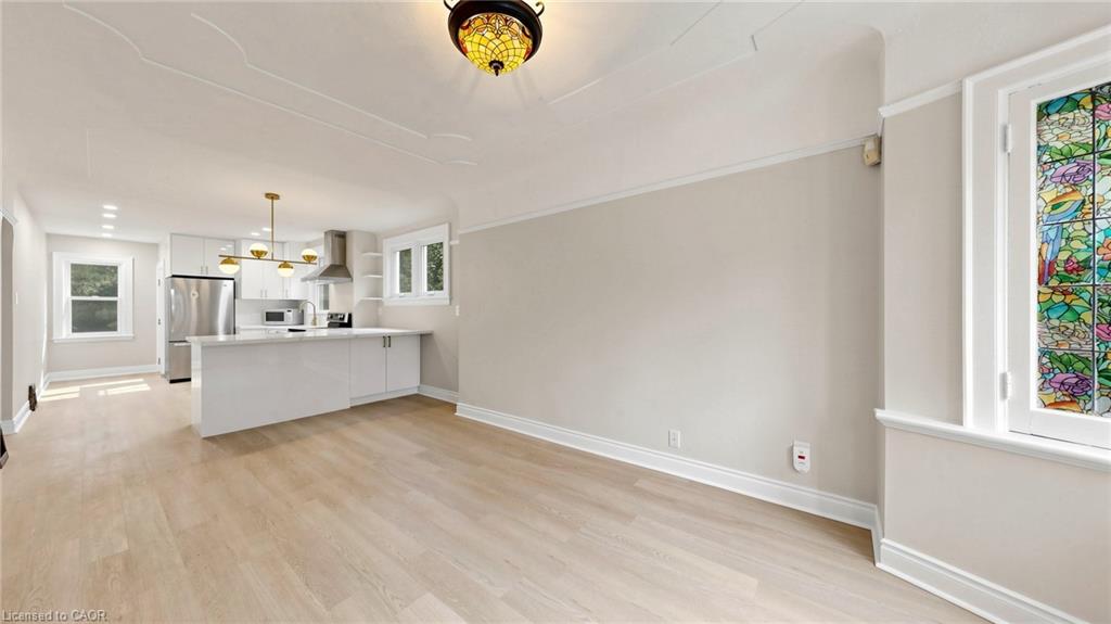 59 Longwood Road N Property Photo 6