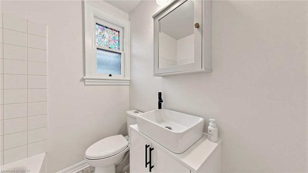 59 Longwood Road N Property Photo 15