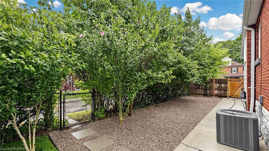 59 Longwood Road N Property Photo 31