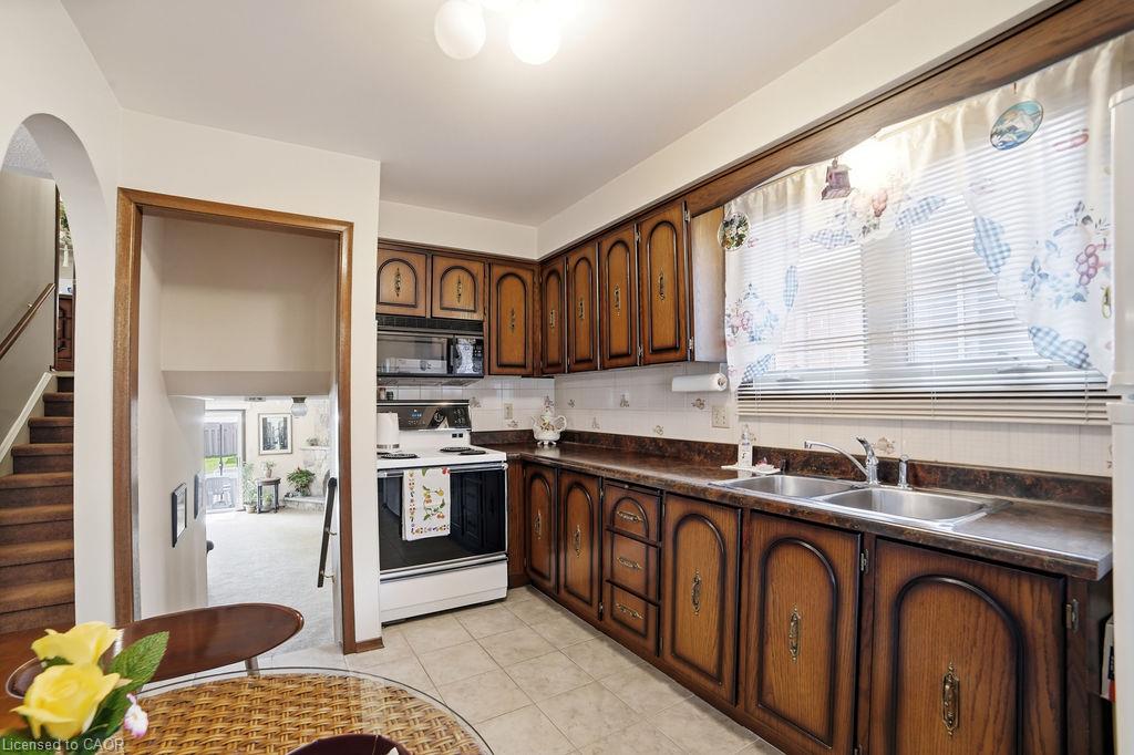 229 East 8th Street Property Photo 18