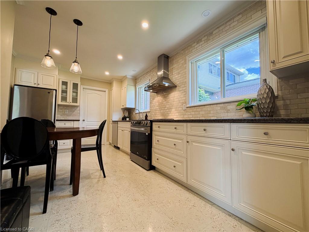238 Laurier Avenue Property Photo 5
