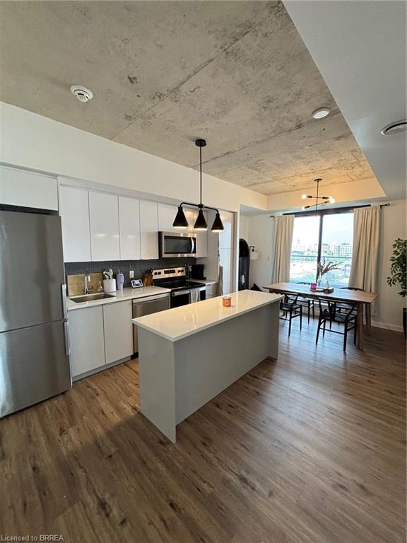 703-7 Erie Avenue Property Photo 5