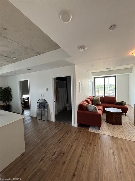 703-7 Erie Avenue Property Photo 18