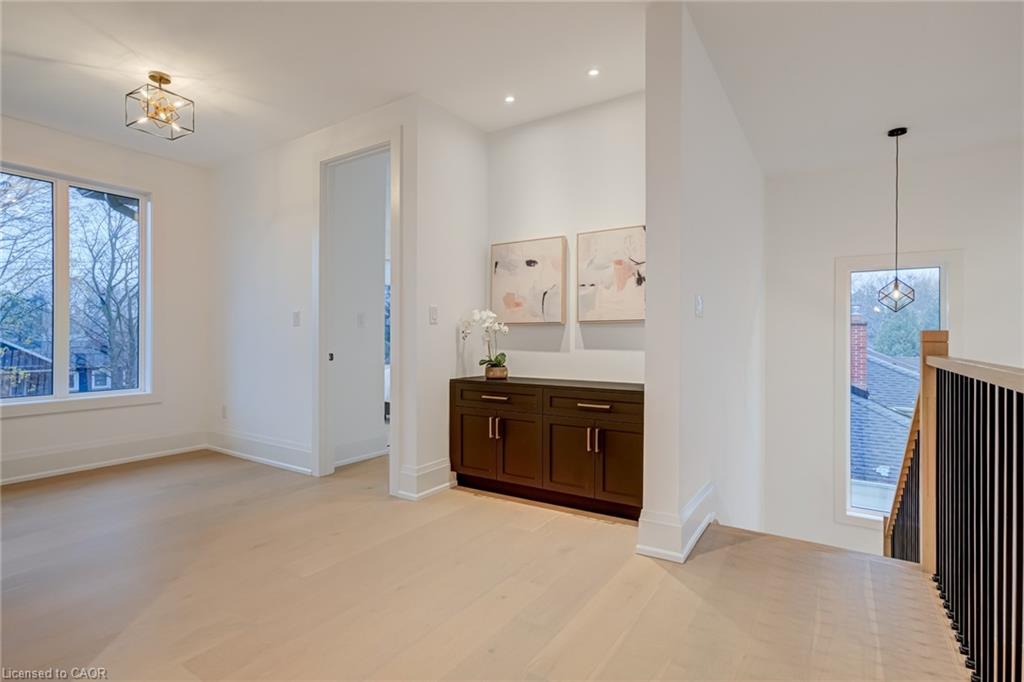 102 Cumming Court Property Photo 32