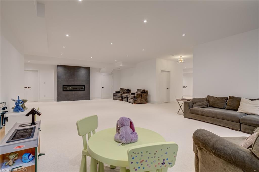 102 Cumming Court Property Photo 37