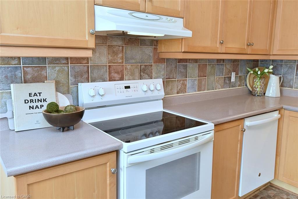 18-12 Whitedeer Road Property Photo 15