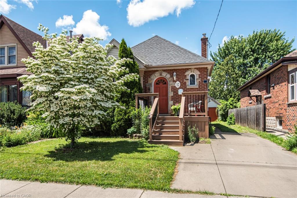 52 Cameron Avenue S