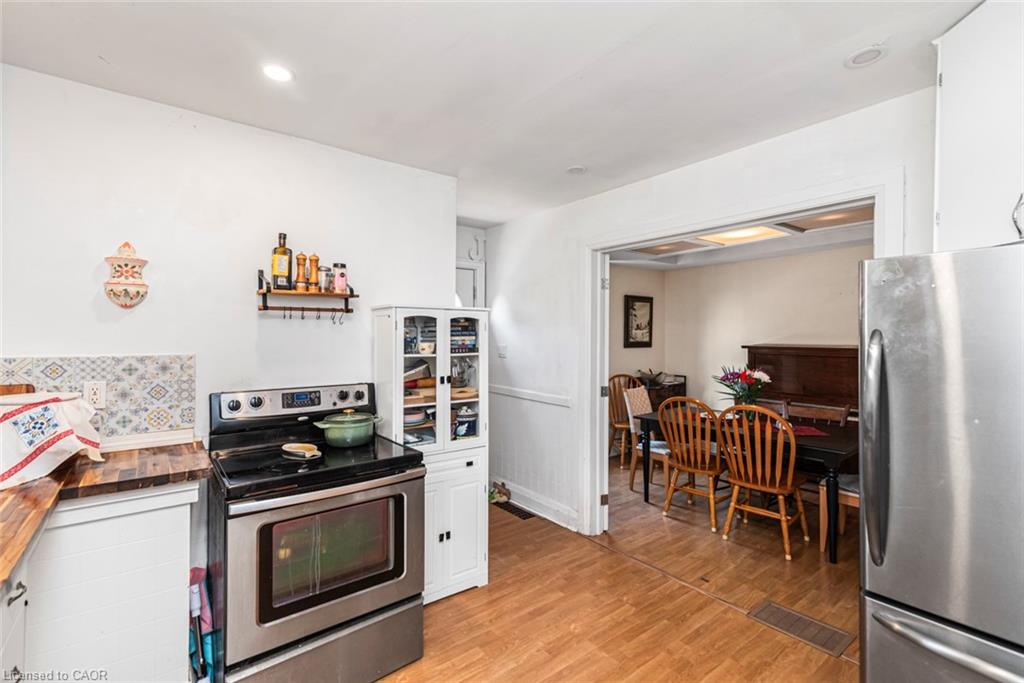 52 Cameron Avenue S Property Photo 15