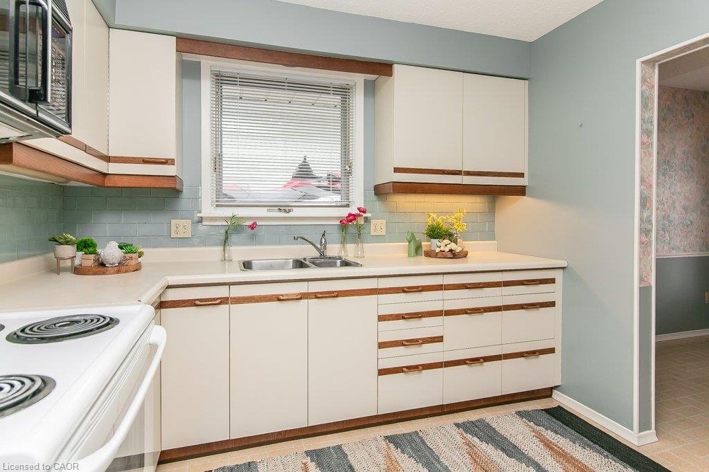 66 Shea Crescent Property Photo 12