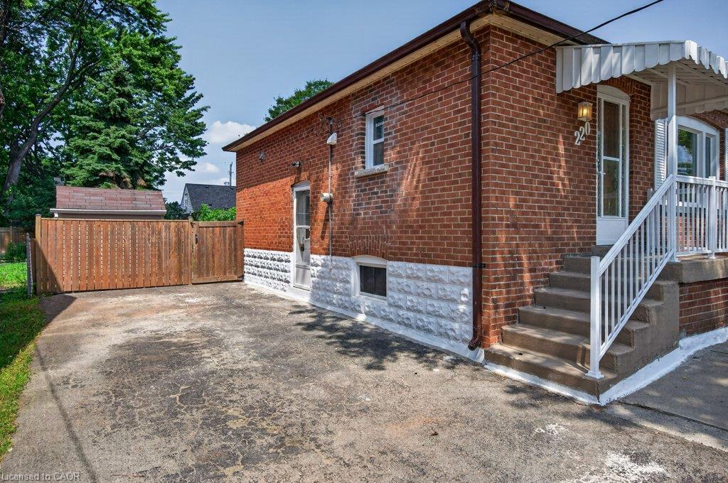 220 East 13th Street Property Photo 6