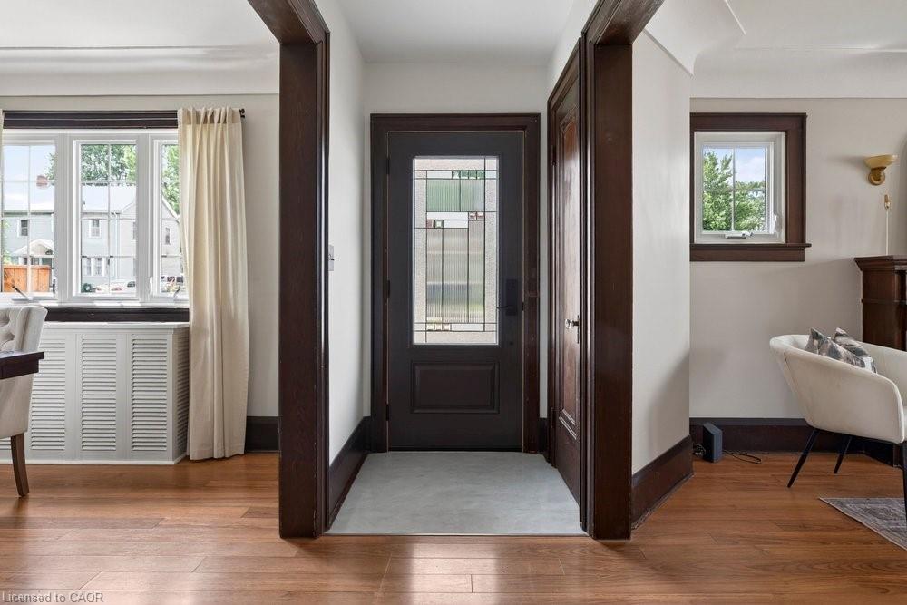 403 Broad Street E Property Photo 5