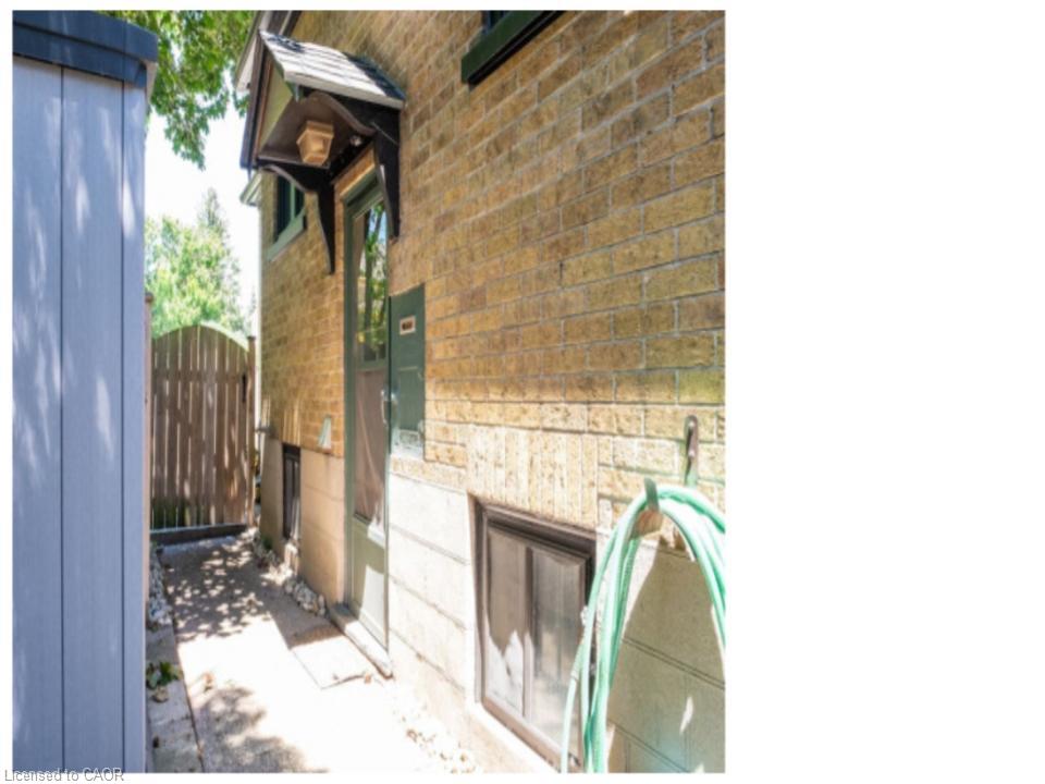 28 Spring Street W Property Photo 1