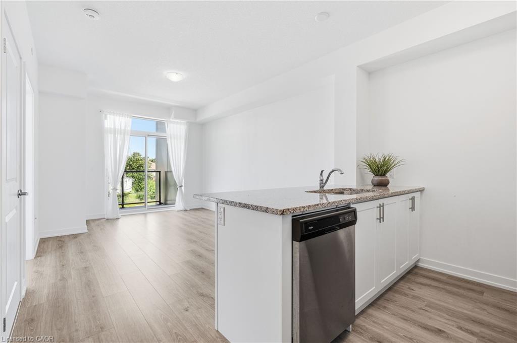 309-450 Dundas Street E Property Photo 9